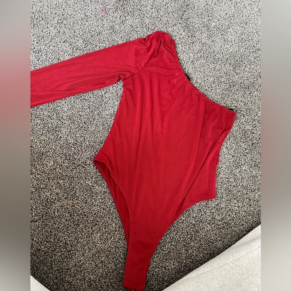 Red 1 sleeve bodysuit size large